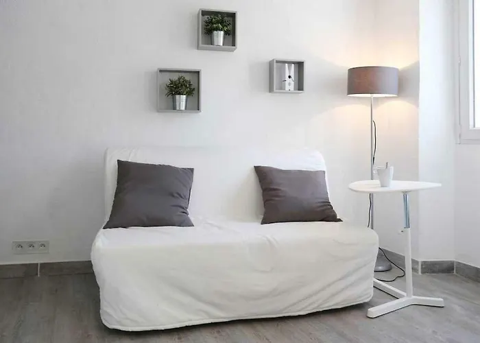GregBnb - Studio Terrasse - PARKING INCLUS - CLIMATISÉ - 15min Gare