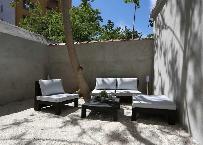 GregBnb - Studio Terrasse - PARKING INCLUS - CLIMATISÉ - 15min Gare